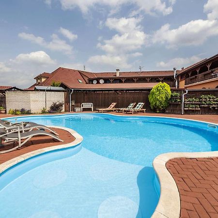 Hotel Aldo Unicov ภายนอก รูปภาพ