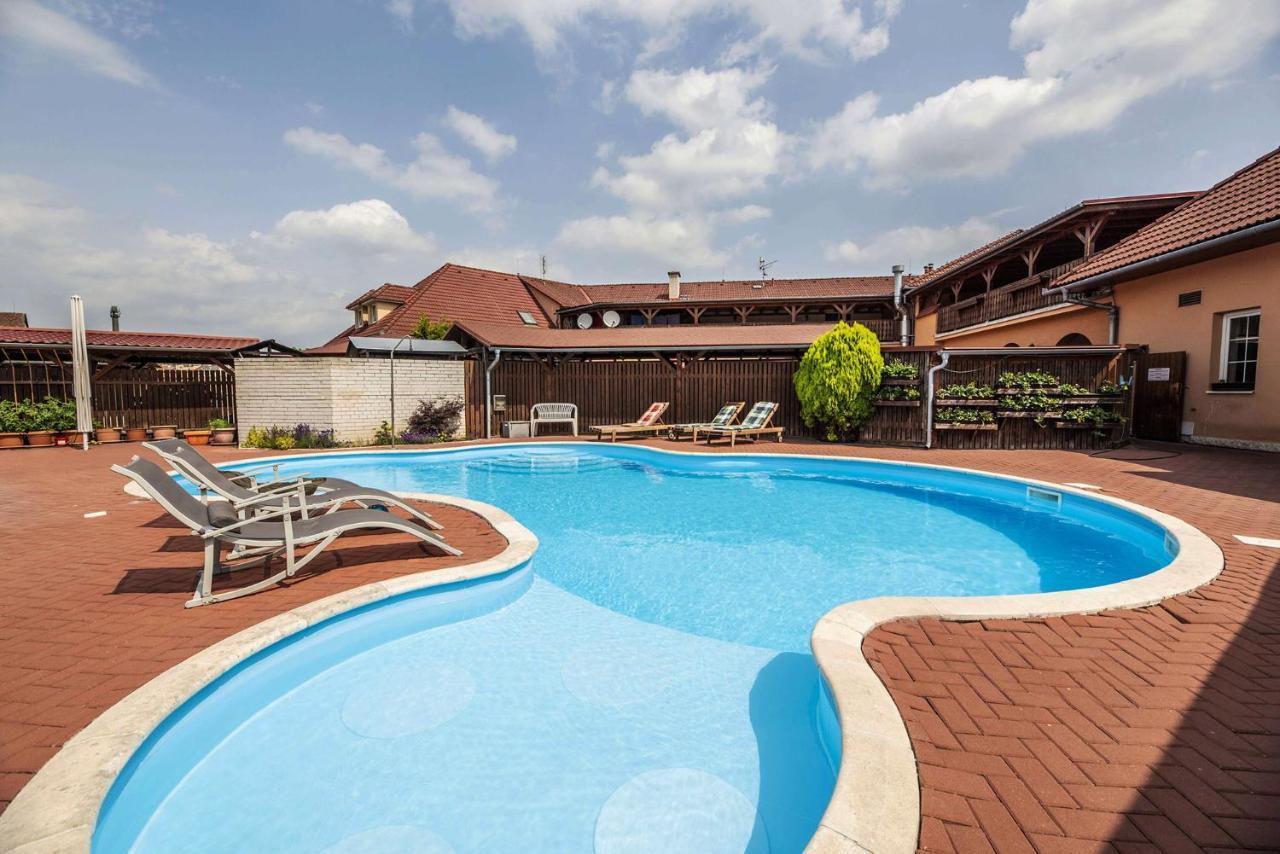 Hotel Aldo Unicov ภายนอก รูปภาพ