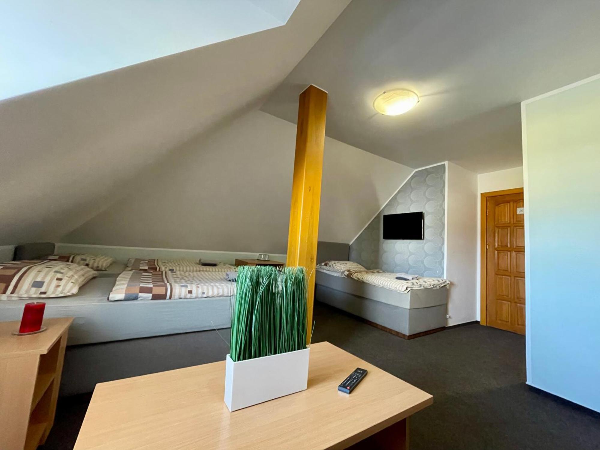 Hotel Aldo Unicov ภายนอก รูปภาพ